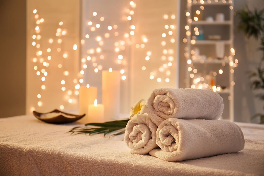 Massage table with towels and candles