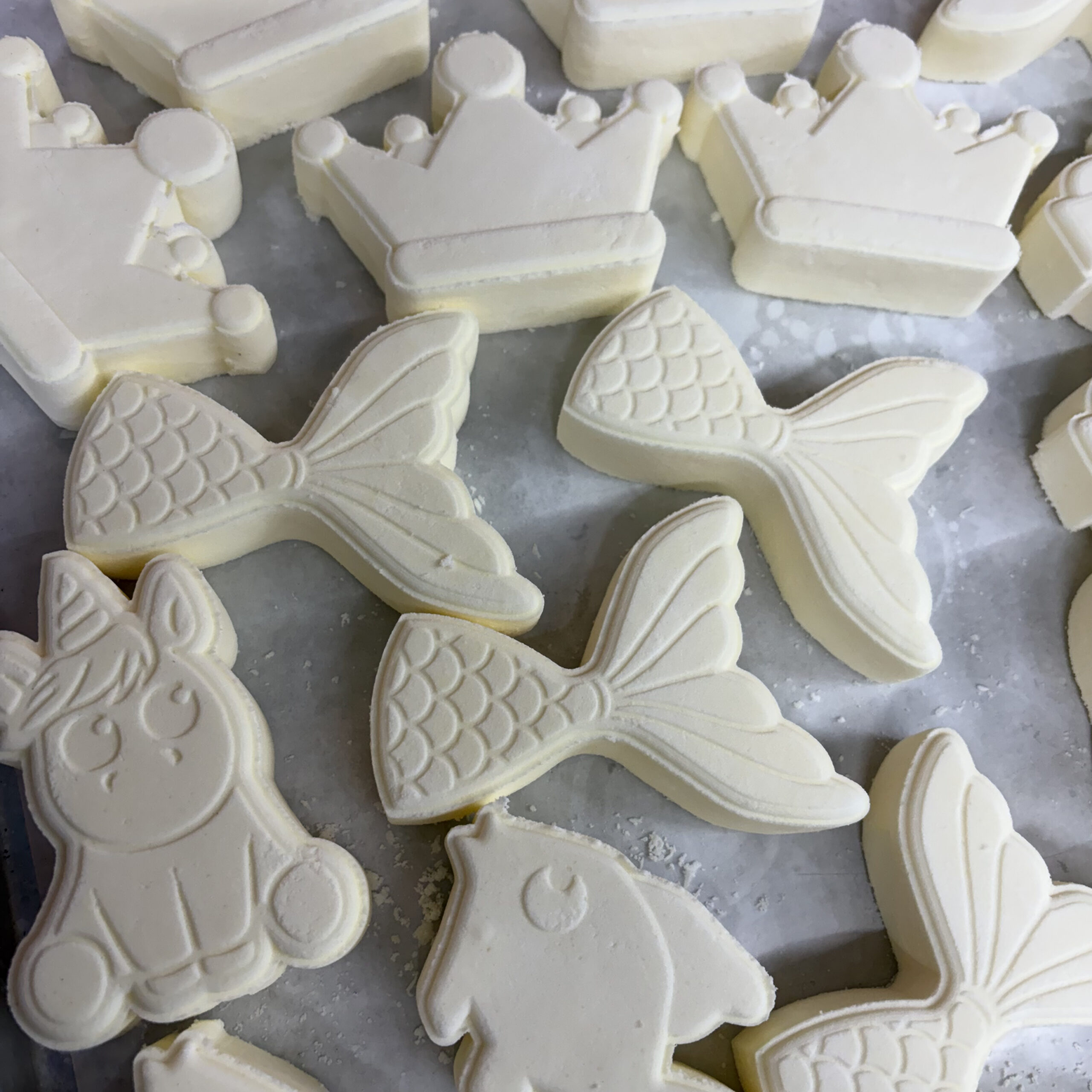 Paint a Bubblin' Bath Bomb Shapes